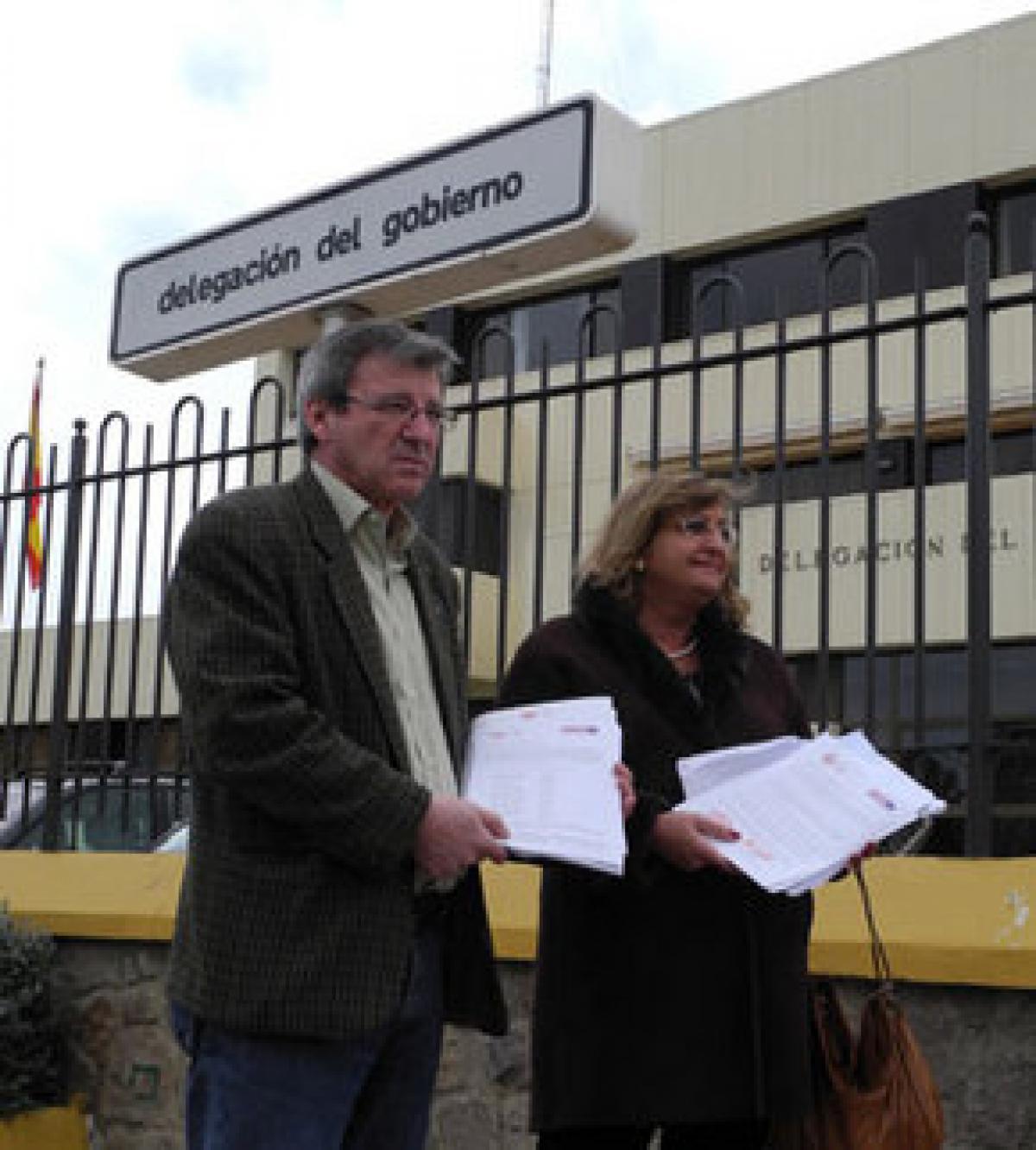 C. Navarro y Alonso Daz oficializaron ayer la convocatoria de la huelga 29M