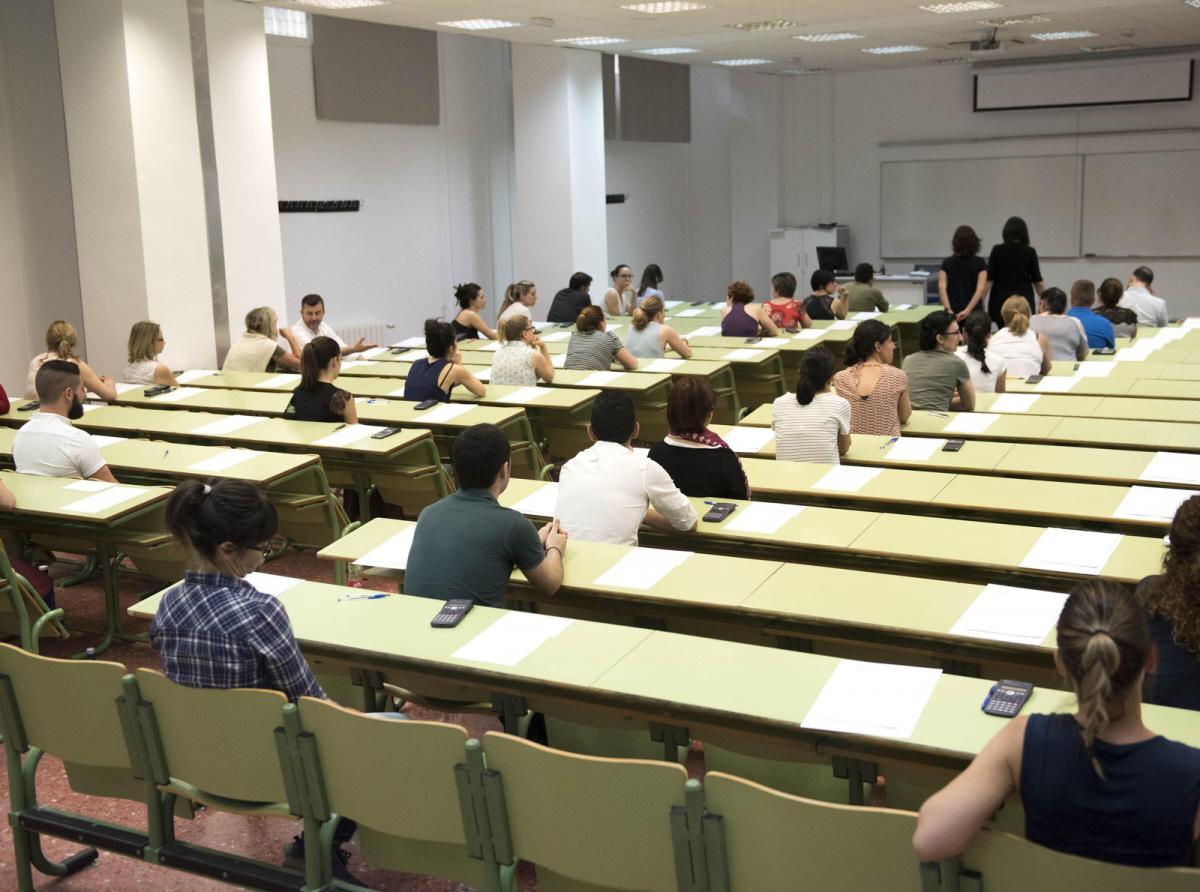 Candidatos a oposiciones de la AGE examinndose en las Facultades de Comercio y Gestin de la UMA