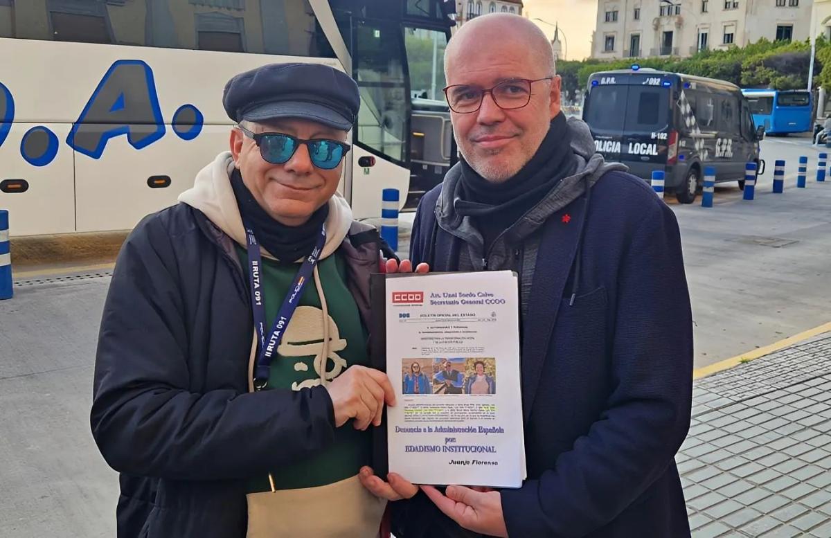 Juanjo Florensa entrega dossier a Unai Sordo en su visita a Melilla.
