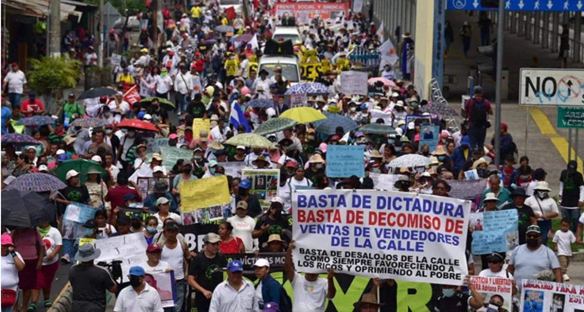 Manifestación de trabajadores en El Salvador. Foto EDH / Jonatan Funes. Publicada por la Liga Internacional de Trabajadores.