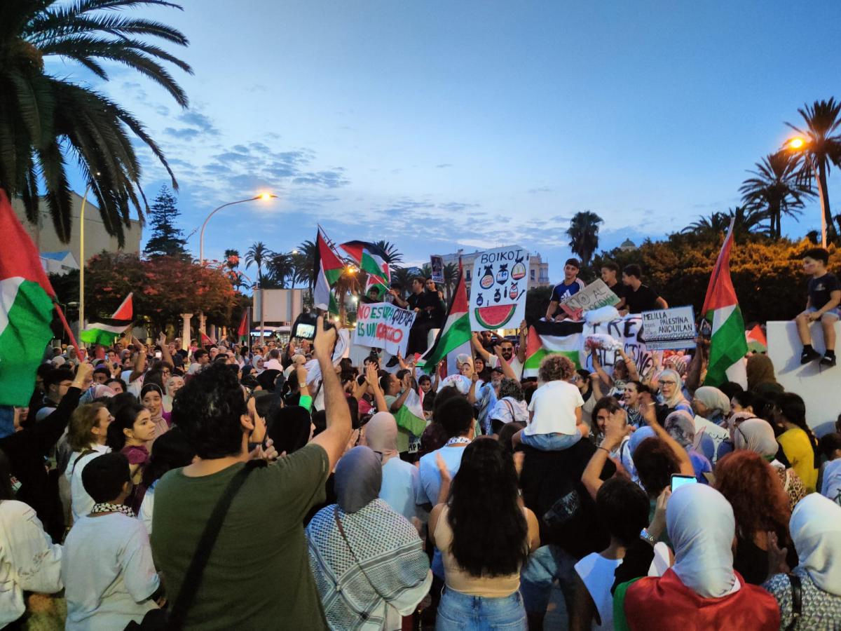 Imagen concentracón 18 de Septiembre, frente al monolito de la Constitución