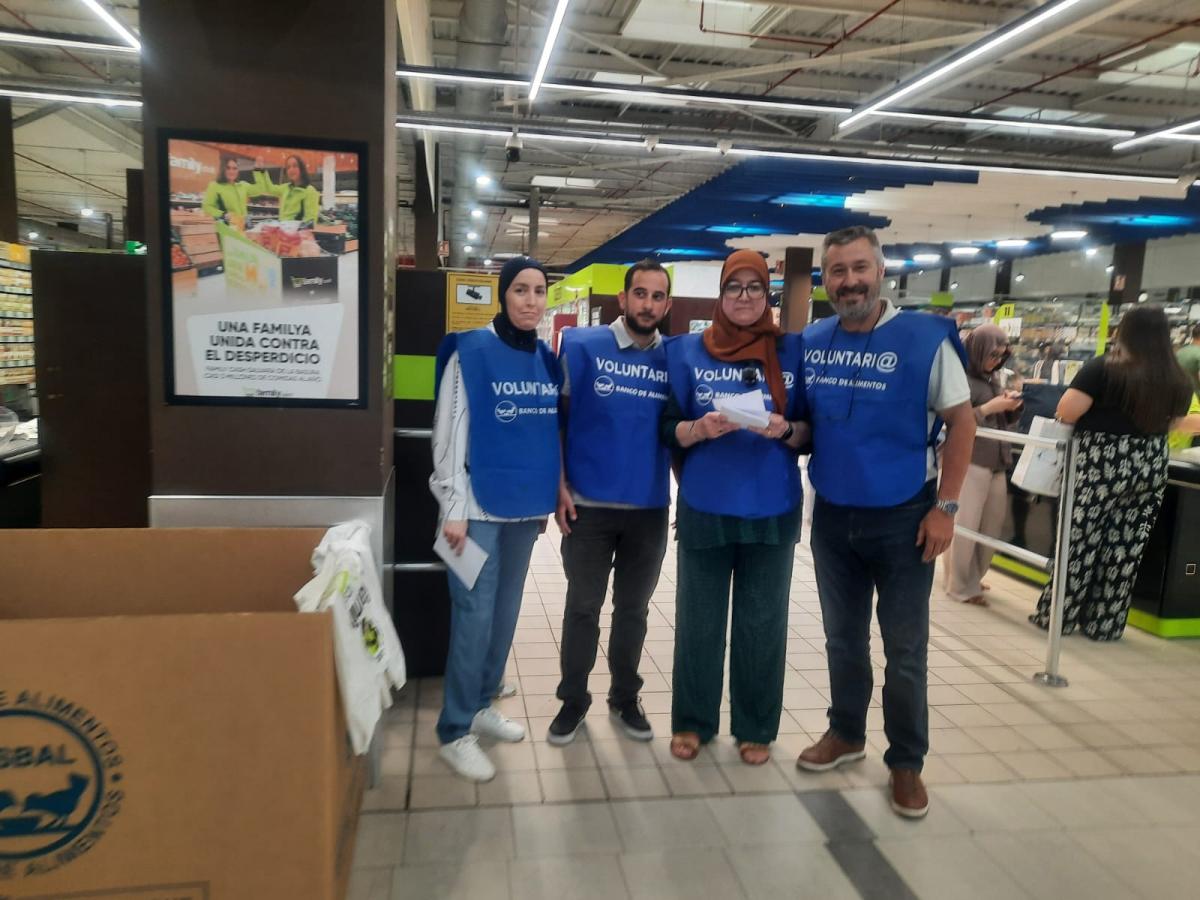 Imagen recogida de alimentos Campaña Primavera, (Family Cash)