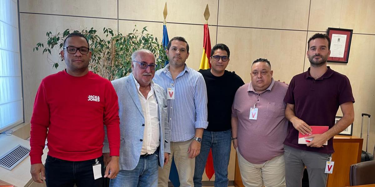 Encuentro con el director general de la Dirección General de Tráfico, Pere Navarro, con representantes de las personas trabajadoras de Glovo y miembros de la plataforma ProCanje