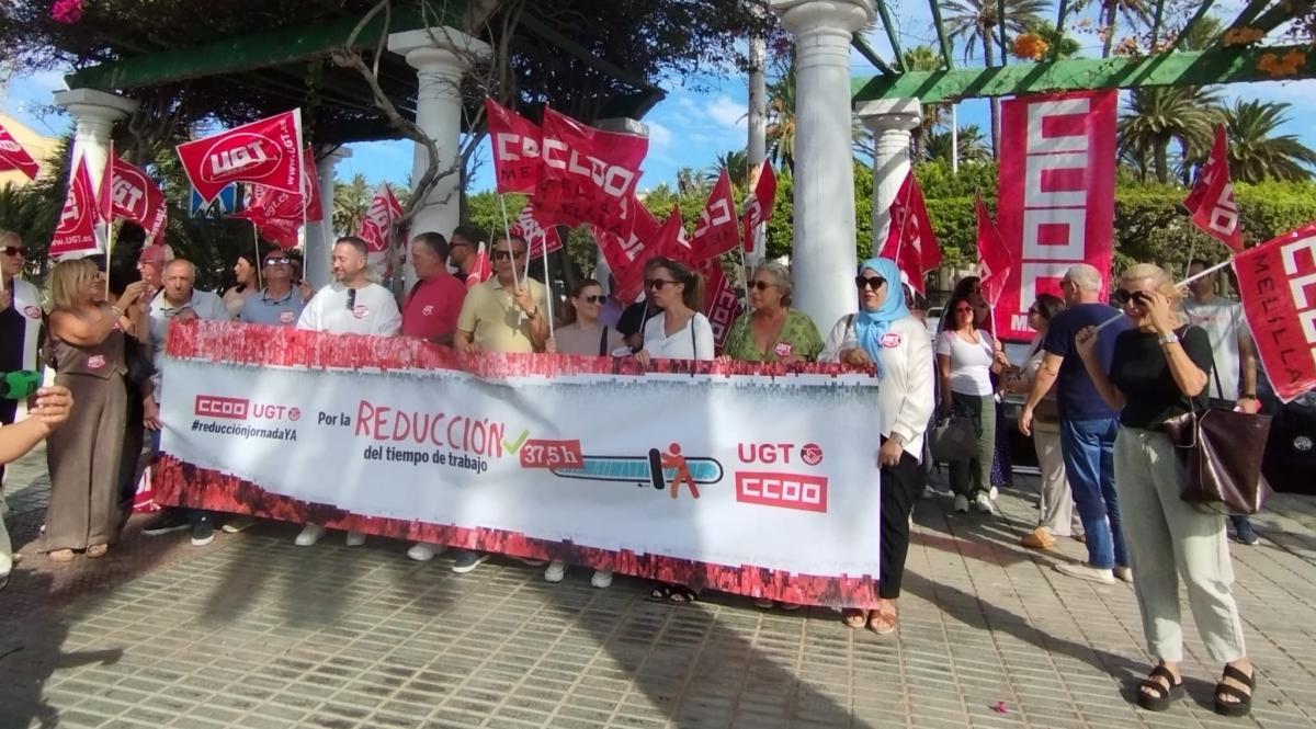 Imagen de la Concentracin frente a la Delegacin de Gobierno.